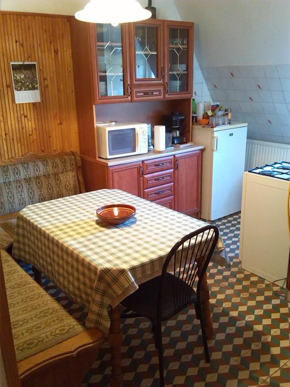 Alpesi Vendeghaz Hotel Oroshaza Bagian luar foto