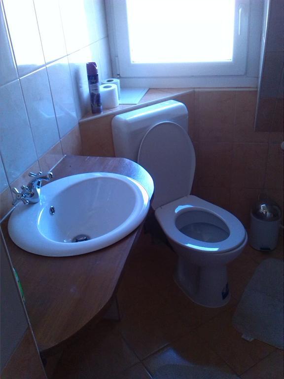 Alpesi Vendeghaz Hotel Oroshaza Bagian luar foto