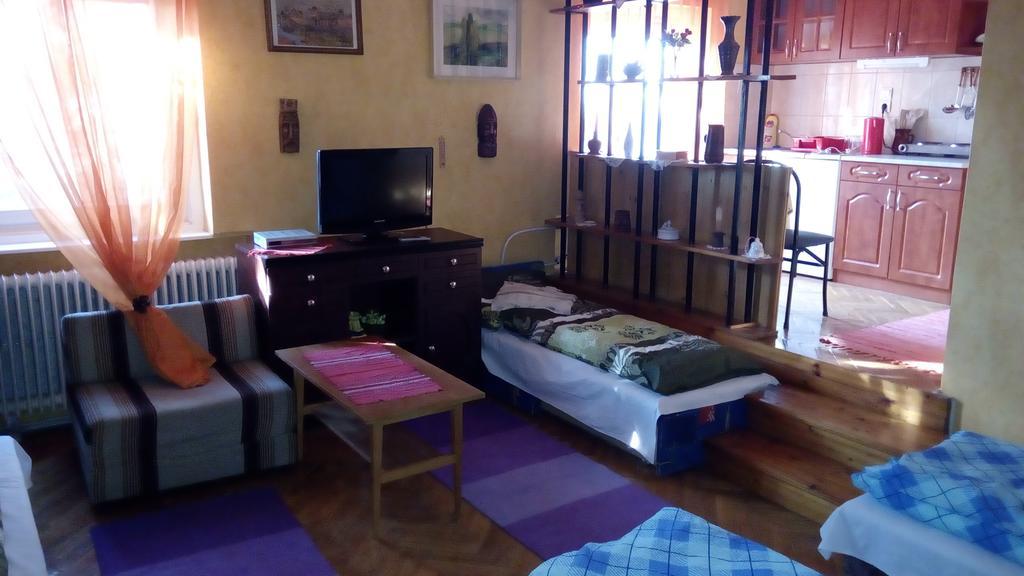 Alpesi Vendeghaz Hotel Oroshaza Ruang foto
